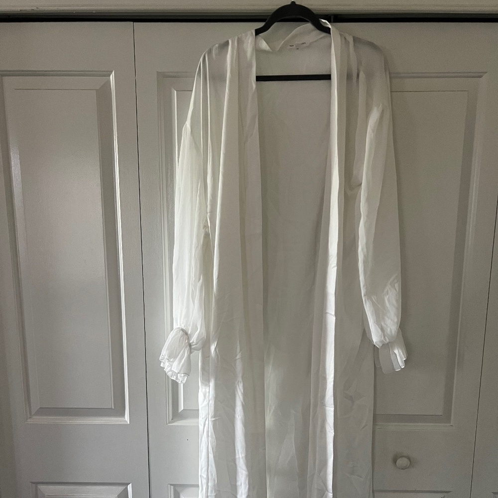 Long white six stories robe